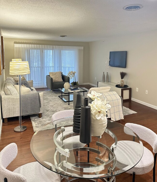 9 Bartemus Trail unit U301, Nashua, NH 03063 - photo 3