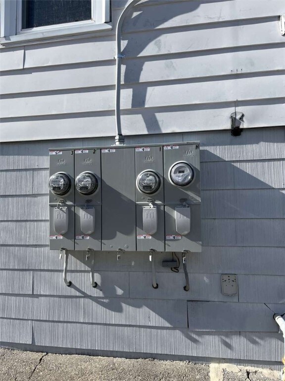 202 Carnation St, Pawtucket, RI 02860 - photo 4