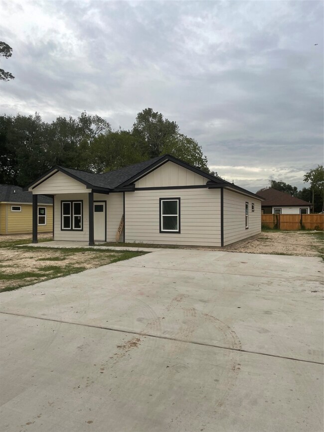 5209 Westbrook Rd, Houston, TX 77016 - photo 2