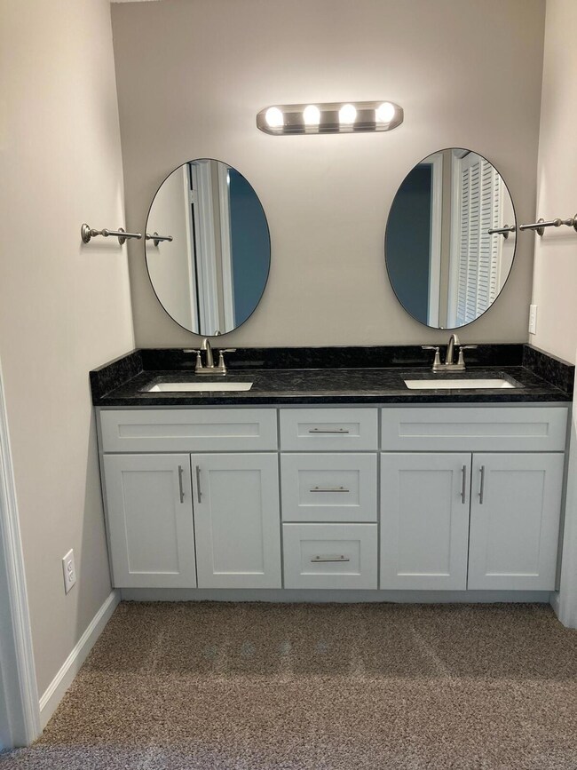 8223 Rolling Stone master bath