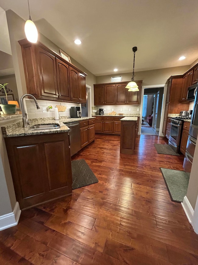 141 Cherokee Springs Ct, Jamestown, KY 42629 - photo 5