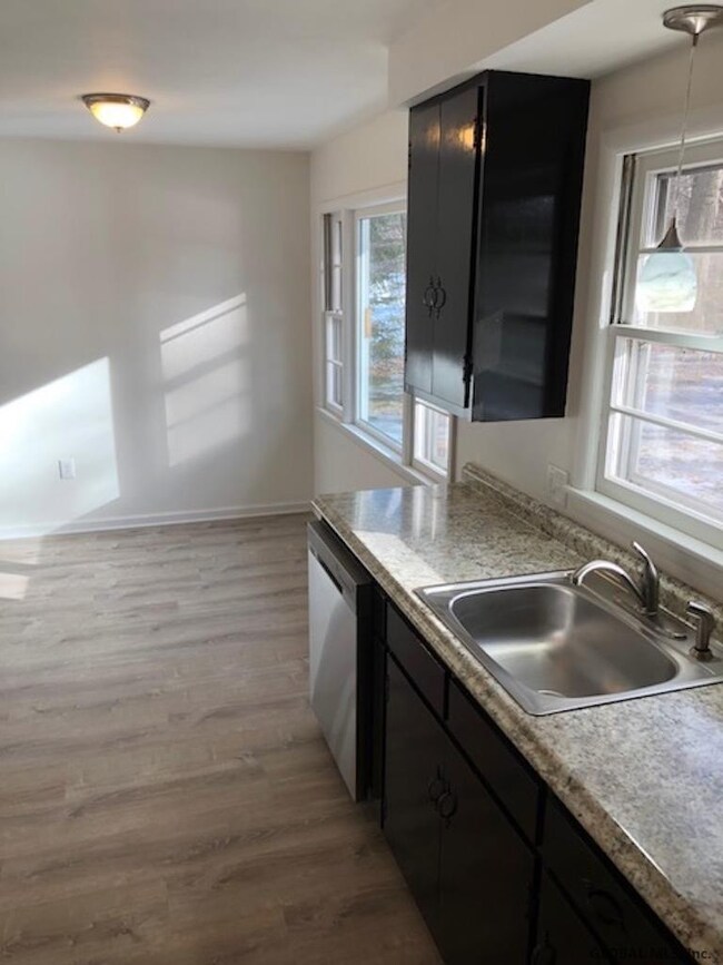 14 Hadel Rd, Schenectady, NY 12302 - photo 4