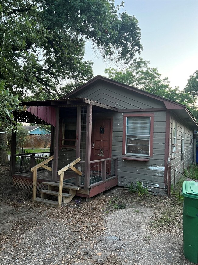 6405 Helmers St, Houston, TX 77022 - photo 3