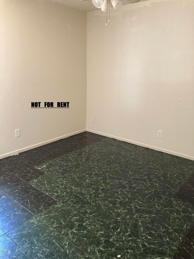 8114 W Avalon Dr, Phoenix, AZ 85033 - photo 7