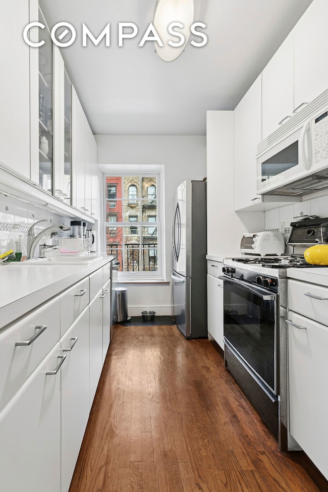 222 E 5th St unit PHE, New York, NY 10003 - photo 4