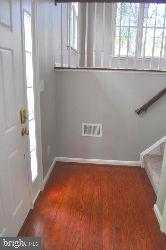 25567 Gwynneth Square, Chantilly, VA 20152 - photo 6