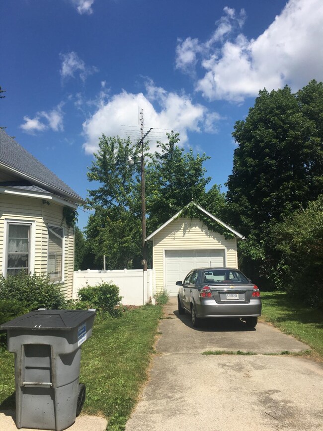 109 W Glendale Ave, La Porte, IN 46350 - photo 2