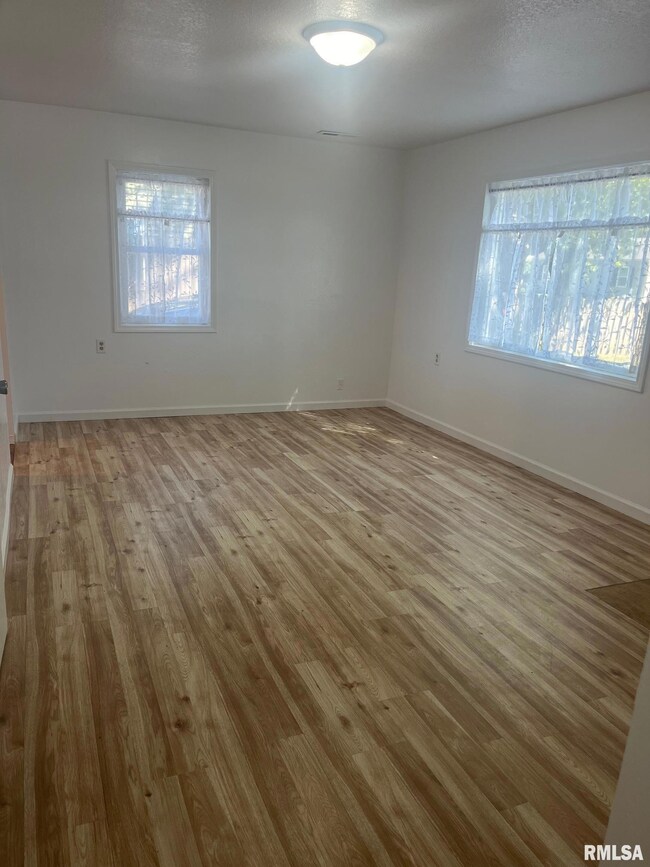 7308 N Pine St, Davenport, IA 52806 - photo 3