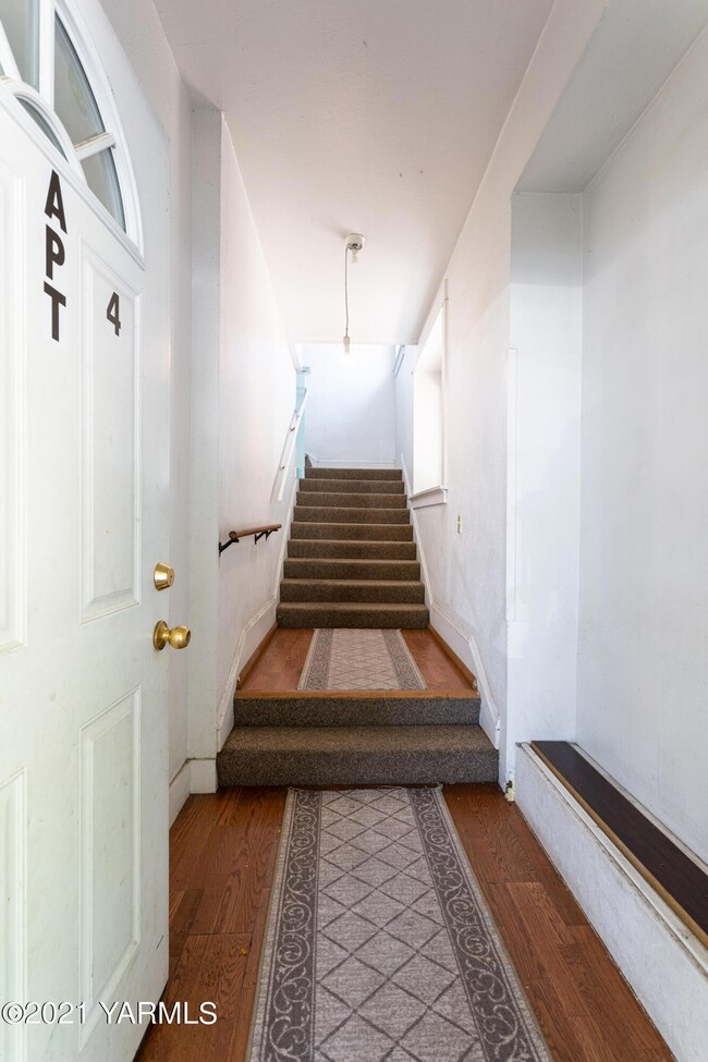 704N2ndSt_03