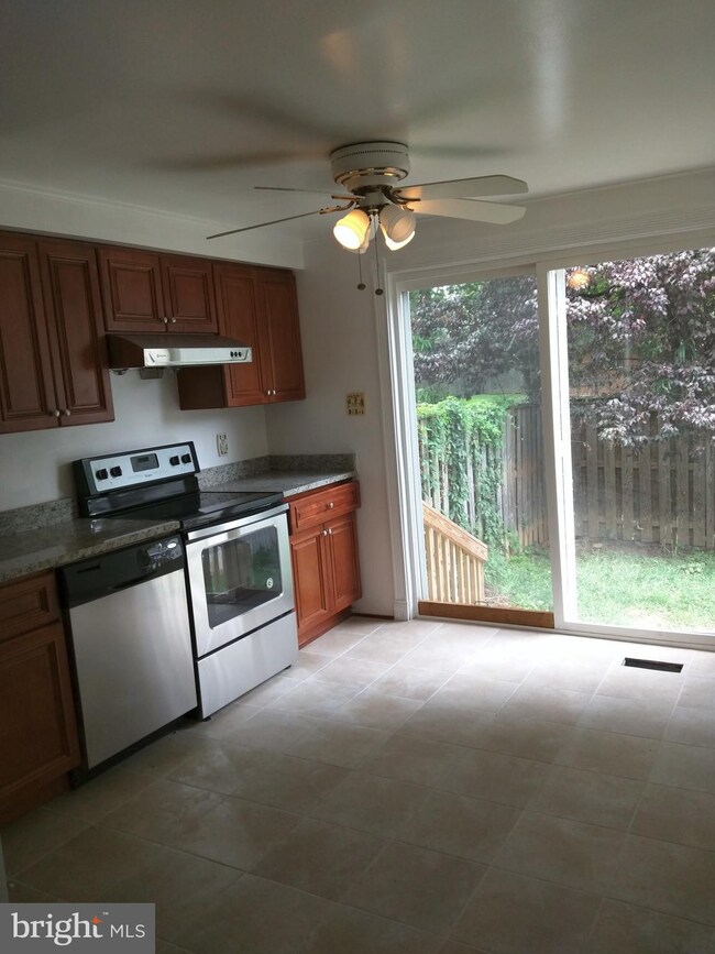 17 Briarstone Ln, Gaithersburg, MD 20877 - photo 3