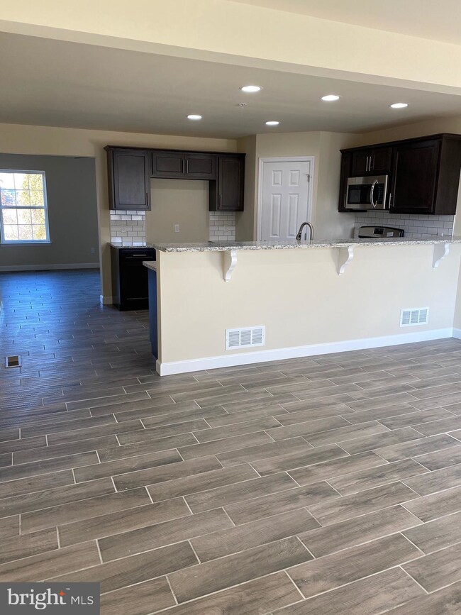 526 Arietta Ct, Reading, PA 19605 - photo 7