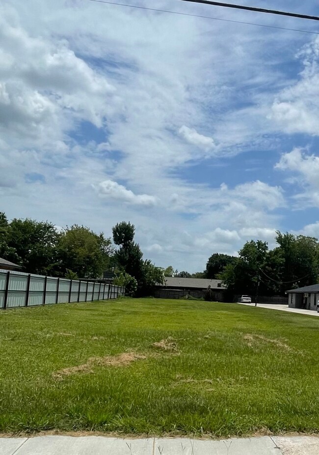 5110 Wipprecht St, Houston, TX 77026 - photo 2