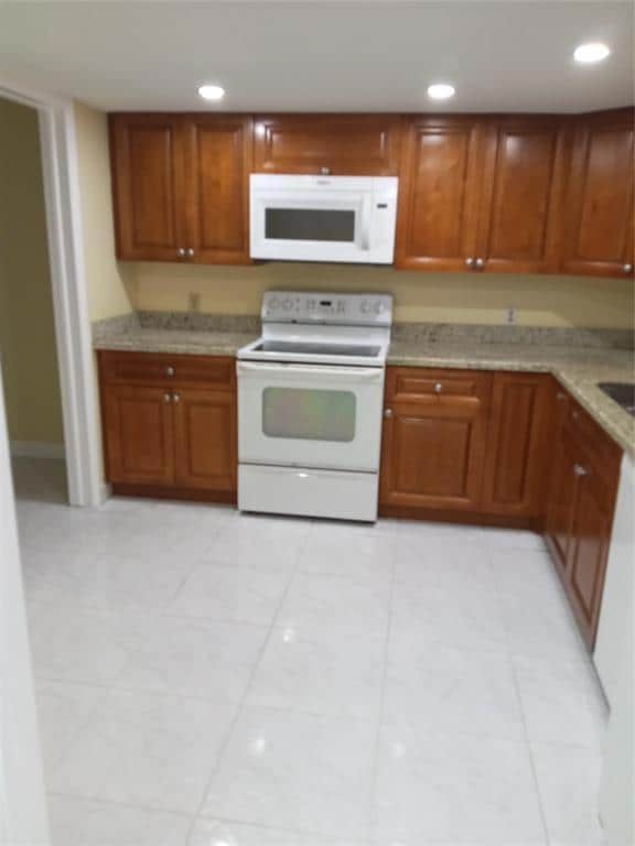 unlisted-address, Lauderhill, FL 33319 - photo 2