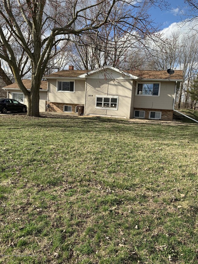 2710 W Miller Rd, Lansing, MI 48911 - photo 2