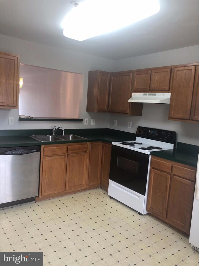 4102 Apple Leaf Way, Suitland, MD 20746 - photo 3