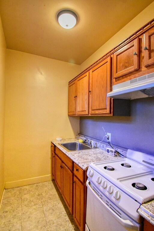 51 W Rosseter St unit 1, Brockton, MA 02301 - photo 7