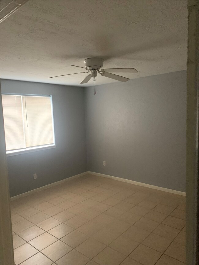 2622 Woodwild Dr, Houston, TX 77038 - photo 4