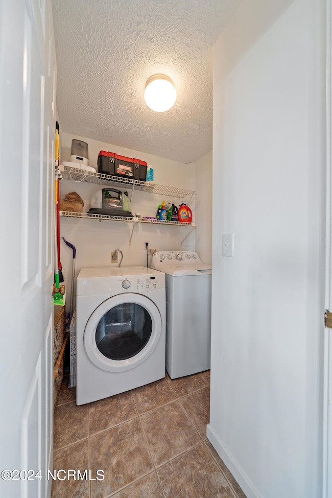1803LongstreetDr101-28