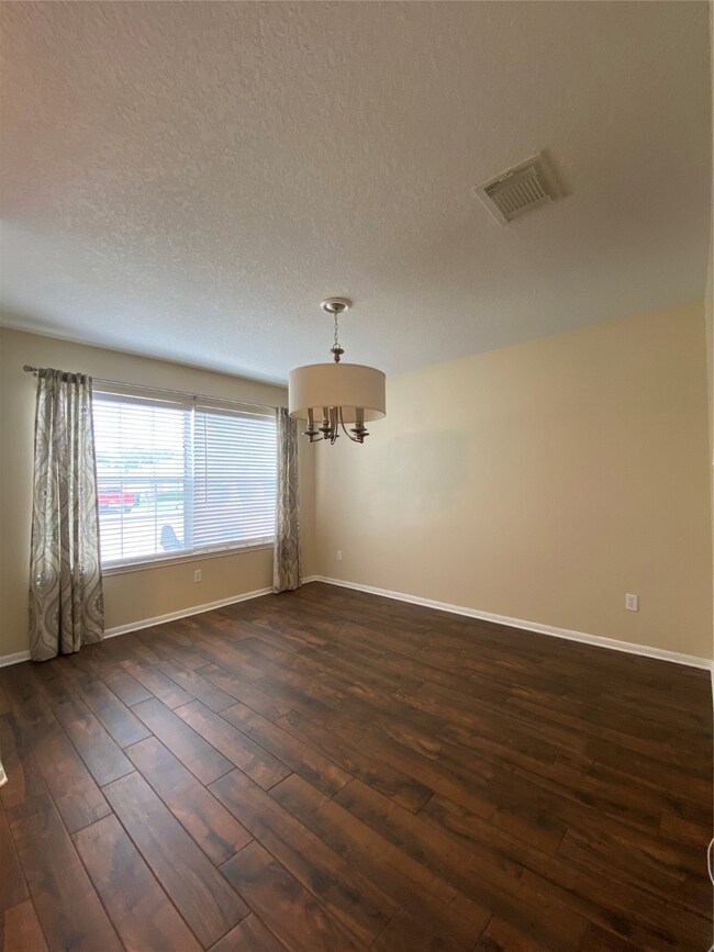 10307 Ince Ln, Houston, TX 77040 - photo 4