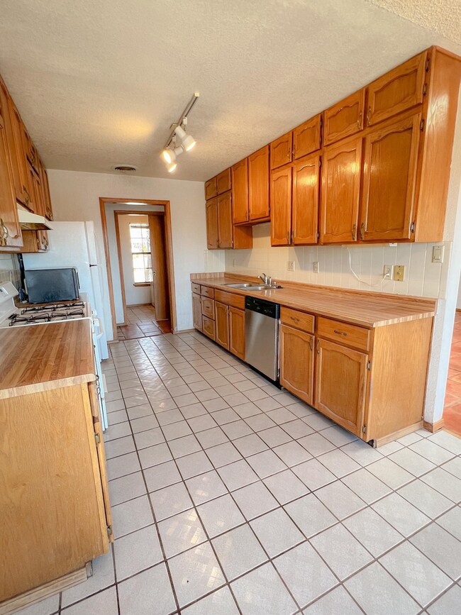 213 Sunrise Ave, Alamogordo, NM 88310 - photo 7