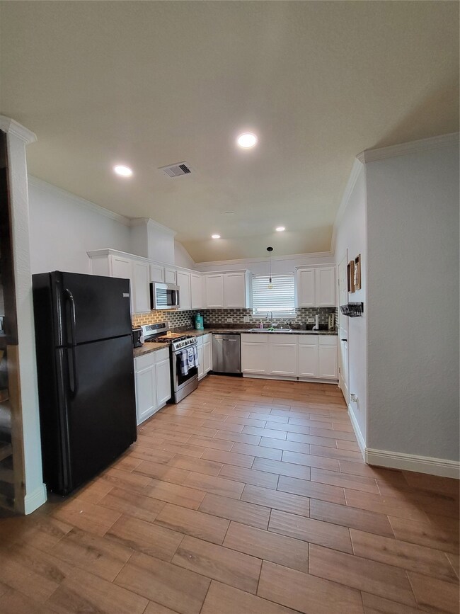 420 De Coster Blvd, Alvin, TX 77511 - photo 3