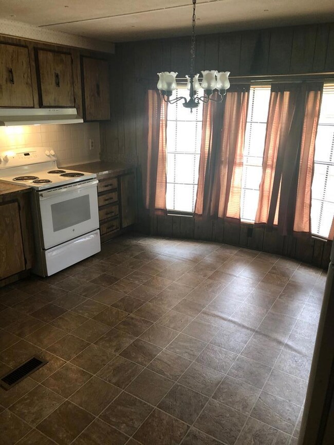 252 Wynn Dr, Albany, GA 31705 - photo 4