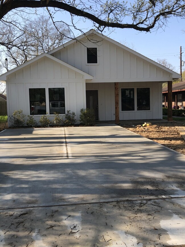 510 Malone St, Tomball, TX 77375 - photo 3