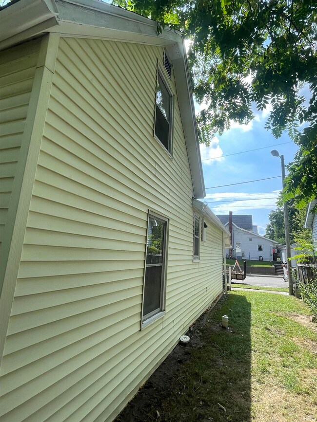 311 N East St, Wabash, IN 46992 - photo 4