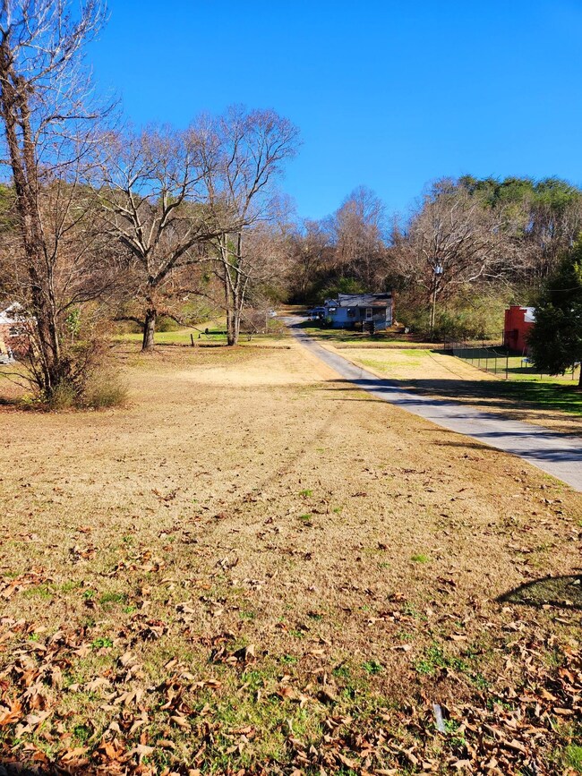 4318 Delashmitt Rd, Hixson, TN 37343 - photo 2