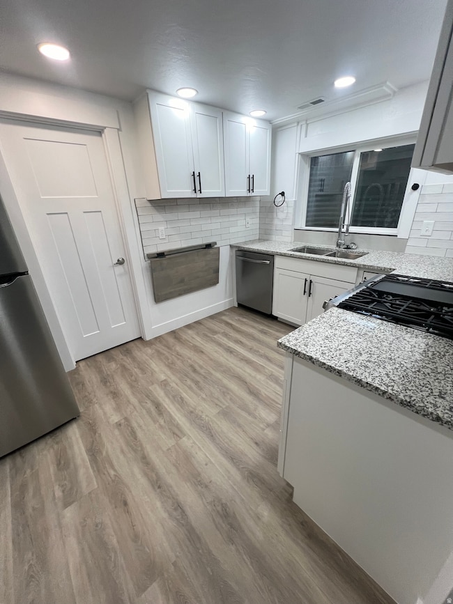 1872 Cresthill Dr unit B, Holladay, UT 84117 - photo 3