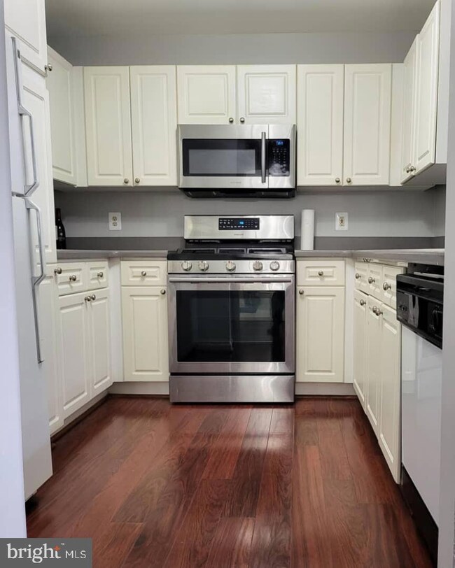 5573 Seminary Rd unit 103, Baileys Crossroads, VA 22041 - photo 7