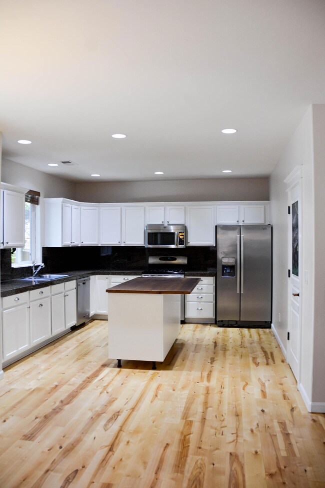 61131KeplerSt_Kitchen2