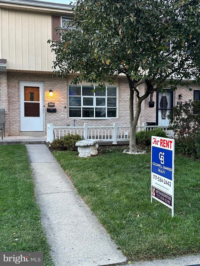 957 E Oak St, Palmyra, PA 17078 - photo 5