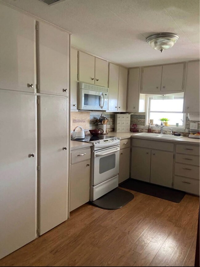 4110 Aachen St, Sarasota, FL 34234 - photo 7