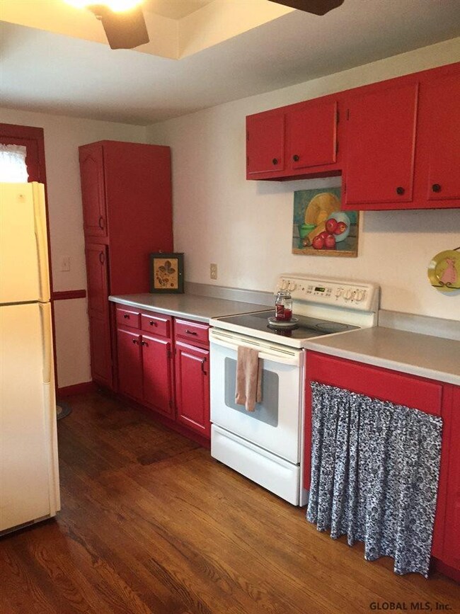 29 Holmes Ct, Albany, NY 12209 - photo 6