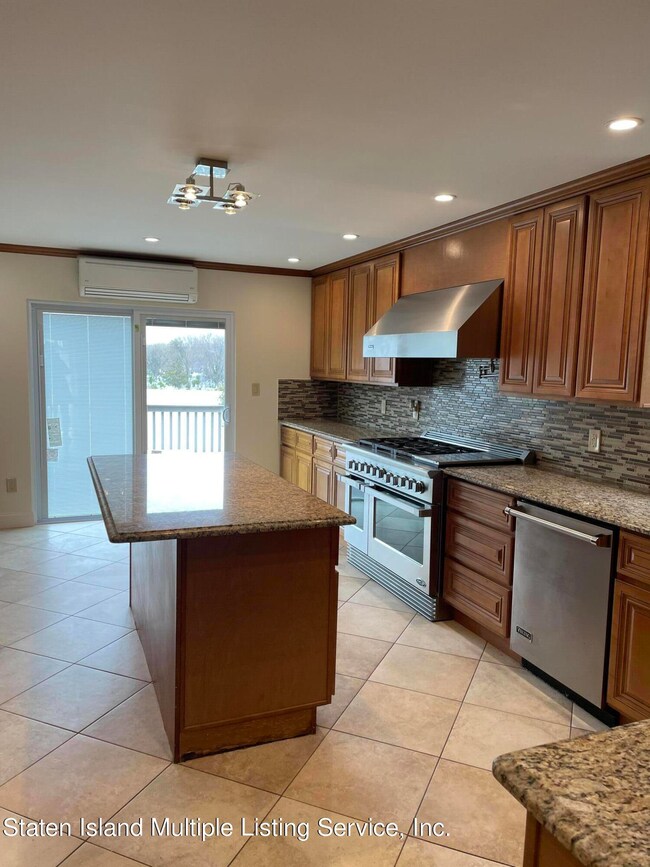 107 Cotter Ave, Staten Island, NY 10306 - photo 5