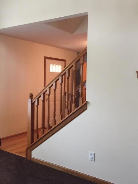 Foyer/Hardwood Flooring