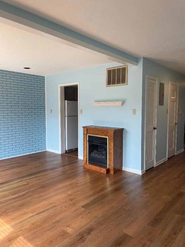 1129 Canterbury Ct unit A, Indianapolis, IN 46260 - photo 4