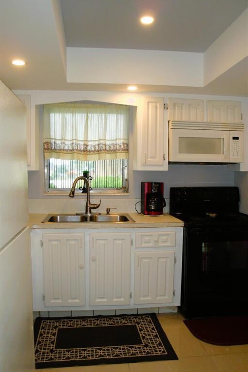 2591 Emory Dr W unit M, West Palm Beach, FL 33415 - photo 6