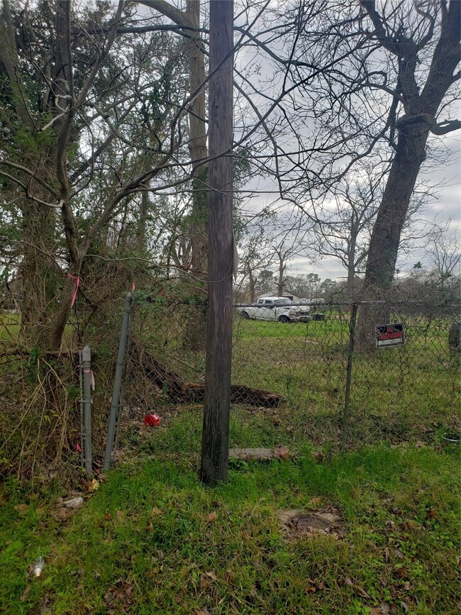 7442 Finch St, Houston, TX 77028 - photo 4