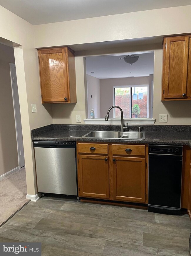 Clipper Cay unit 111, Annapolis, MD 21401 - photo 3