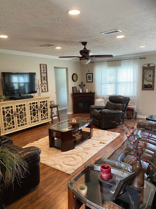 16107 Tibet Rd, Friendswood, TX 77546 - photo 3