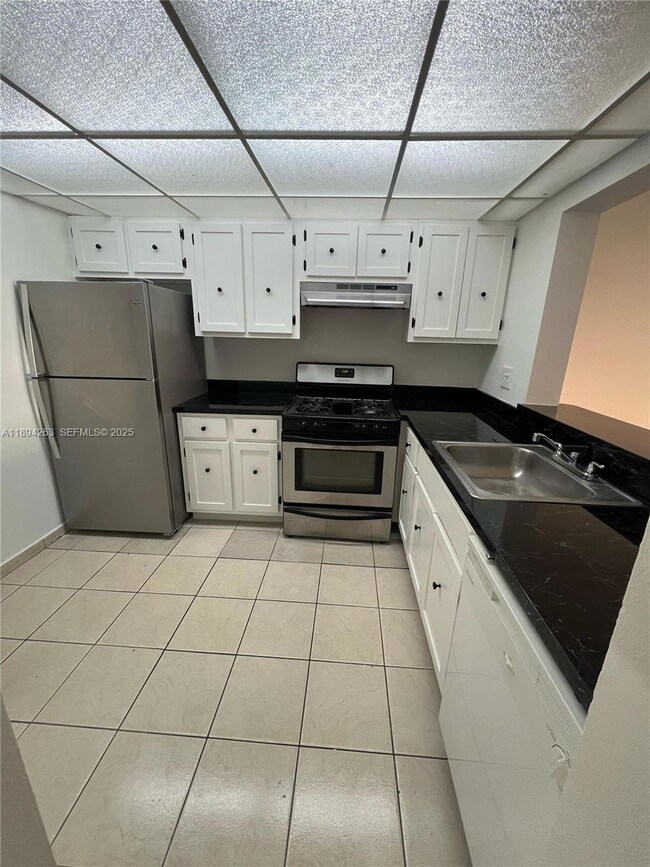 17901 NW 68th Ave unit Q103, Hialeah, FL 33015 - photo 4