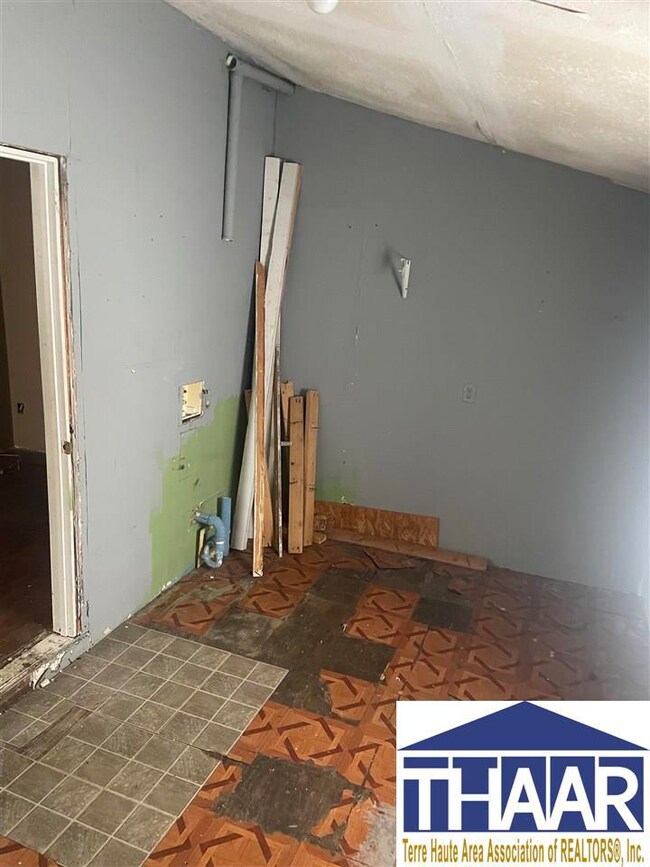 2344 Liberty Ave, Terre Haute, IN 47807 - photo 7
