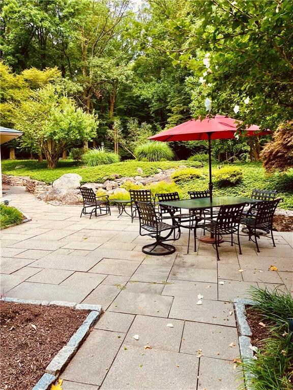 6301 Woodfern Dr, Emmaus, PA 18049 - photo 4