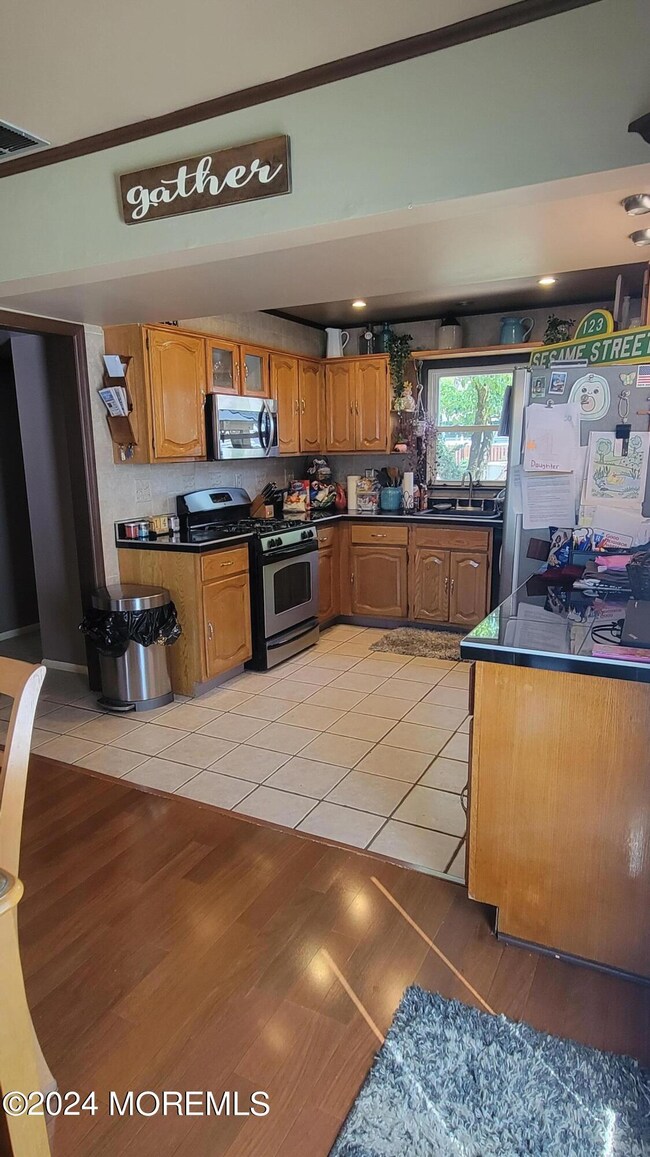 15 Jackson St, Keyport, NJ 07735 - photo 5