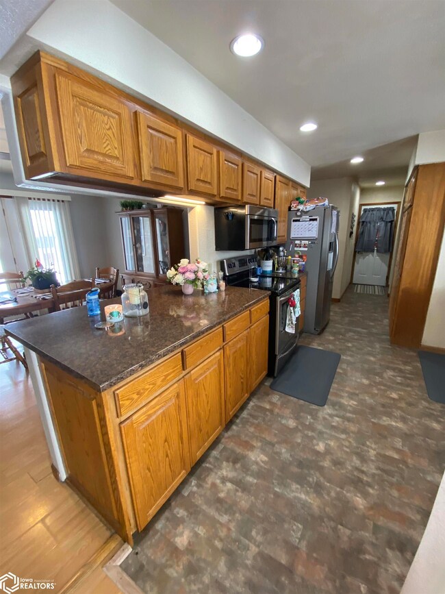 709 E Clay St, Osceola, IA 50213 - photo 6