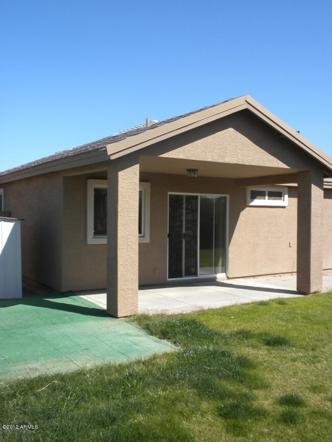 Sunny Back Covered Patio!