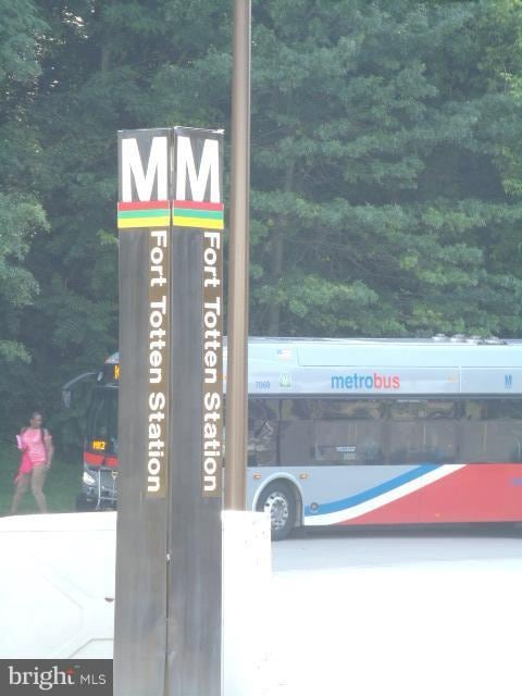 708 Delafield St NE, Washington, DC 20017 - photo 7