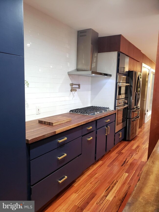 1329 Buttermilk Ln, Reston, VA 20190 - photo 4